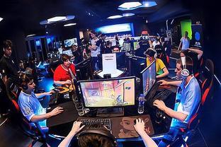 阿斯：维尼修斯希望继续为皇马效力，续约谈判已步入正轨